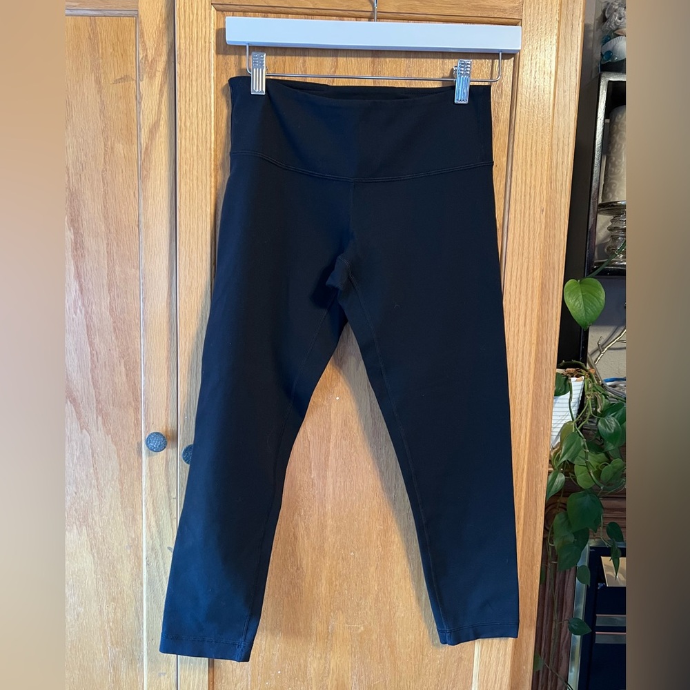 76. Lululemon black leggings
Size 6